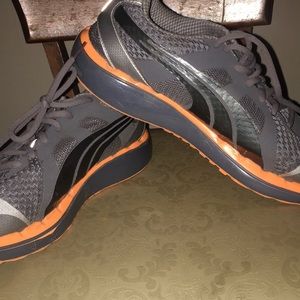 Puma- Faas 550- Men's size , VERY LIGHTWEIGHT.